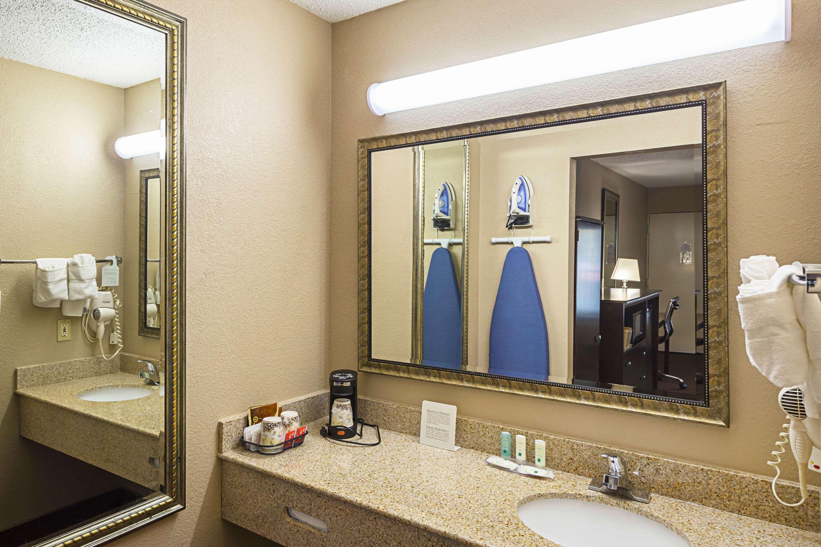 Quality Inn & Suites Greenville - Haywood Mall Ngoại thất bức ảnh
